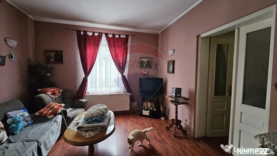 Casă cu 3 camere cu Teren 200 Mp în Central