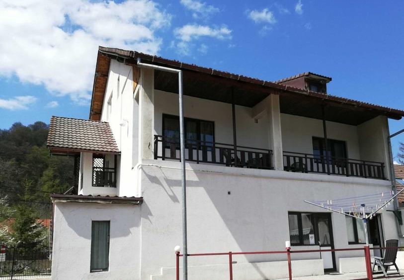 Casă cu 4 camere cu Teren 480 Mp în Bran