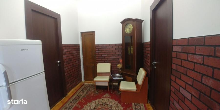 Casă cu 4 camere cu Teren 500 Mp în Central