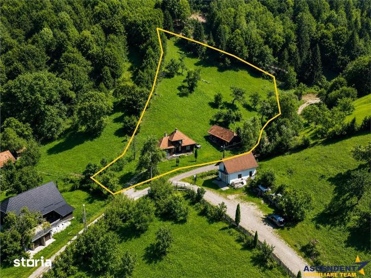 Casă cu 2 camere decomandat cu Teren 4300 Mp în Bran