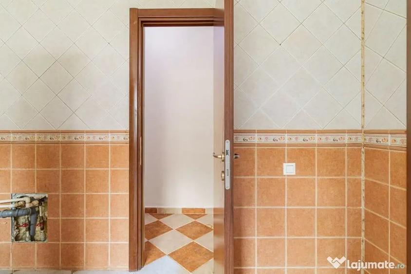 Casă cu 4 camere cu Teren 243 Mp în Central