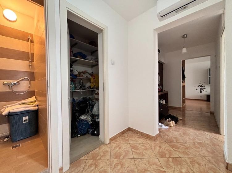 Apartament cu 3 camere decomandat în Central