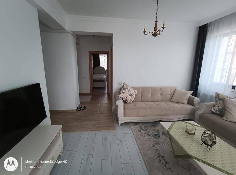 Apartament cu 3 camere decomandat, mobilat în Faleza Nord