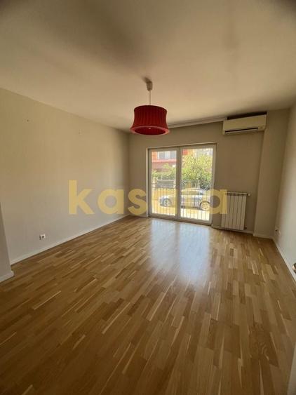 Apartament cu 4 camere semidecomandat în Nord