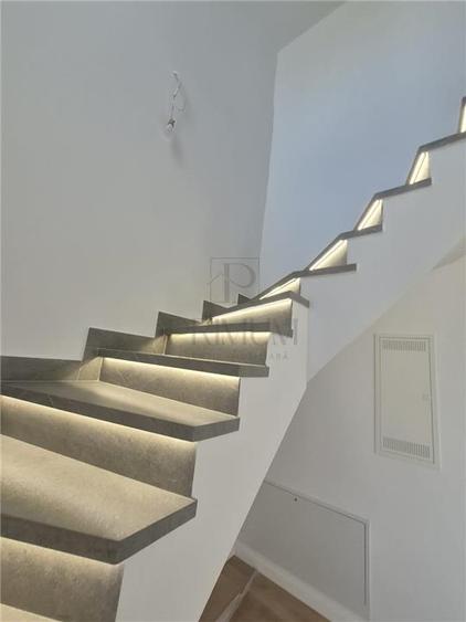 Duplex cu 5 camere cu Canalizare în Moșnița Nouă