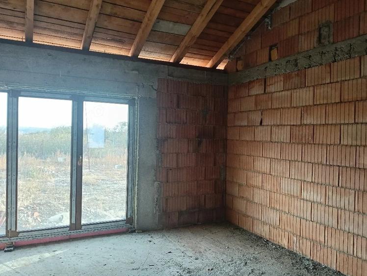 Casă cu 1 camere cu Teren 780 Mp în Herneacova