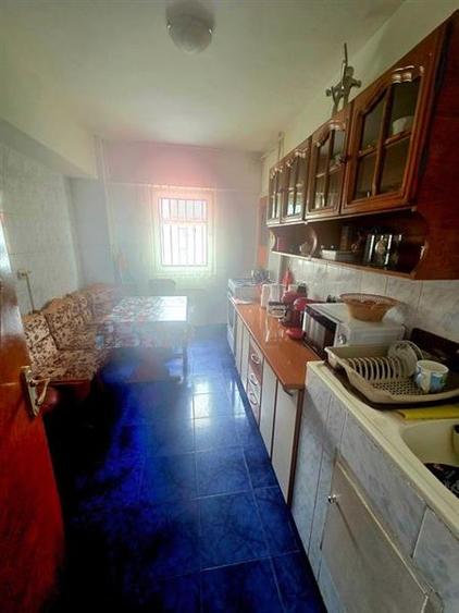 Apartament cu 3 camere decomandat, mobilat în Noua