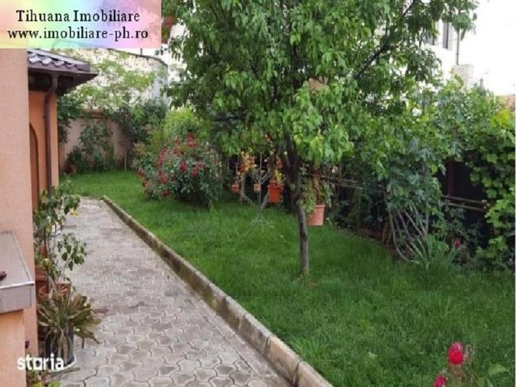 Casă individuală cu 9 camere cu Canalizare în Central