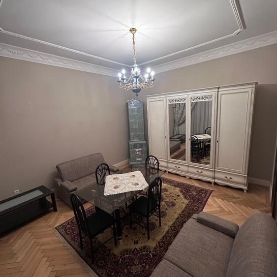 Apartament cu 3 camere decomandat, mobilat în Sinaia