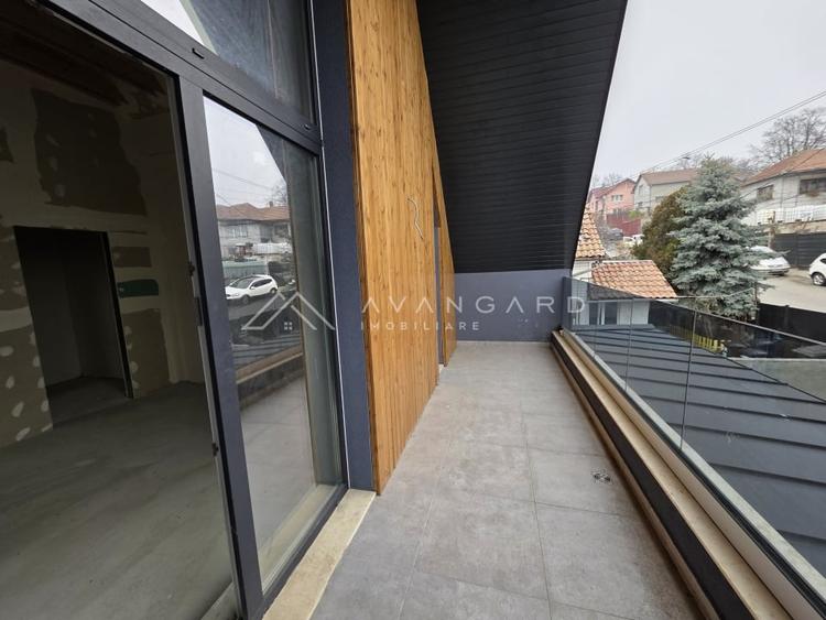 Duplex cu 4 camere cu Canalizare în Dâmbul Rotund