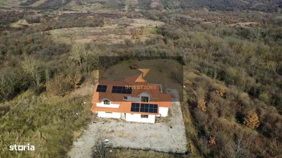 Casă cu 4 camere cu Teren 1253 Mp în Central