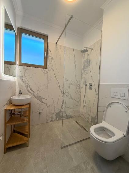 Duplex cu 5 camere cu Canalizare în Dumbrăvița