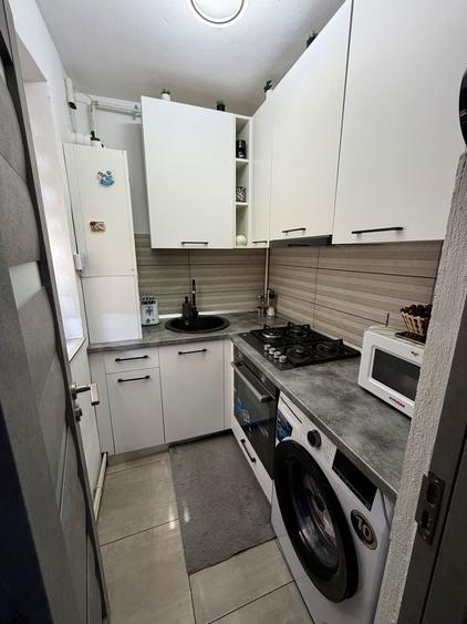 Apartament cu 3 camere decomandat în Exterior Vest