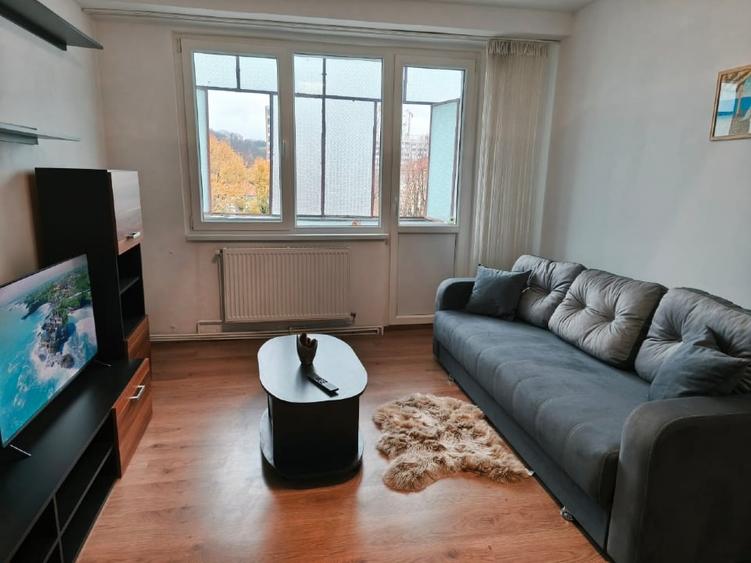 Apartament cu 2 camere semidecomandat, mobilat în Micro III