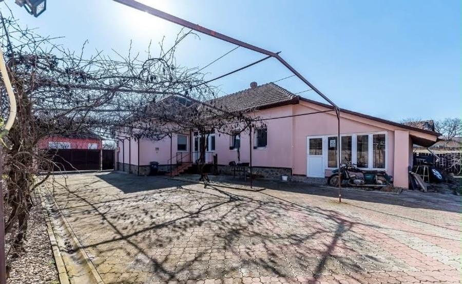 Casă cu 4 camere în Vladimirescu