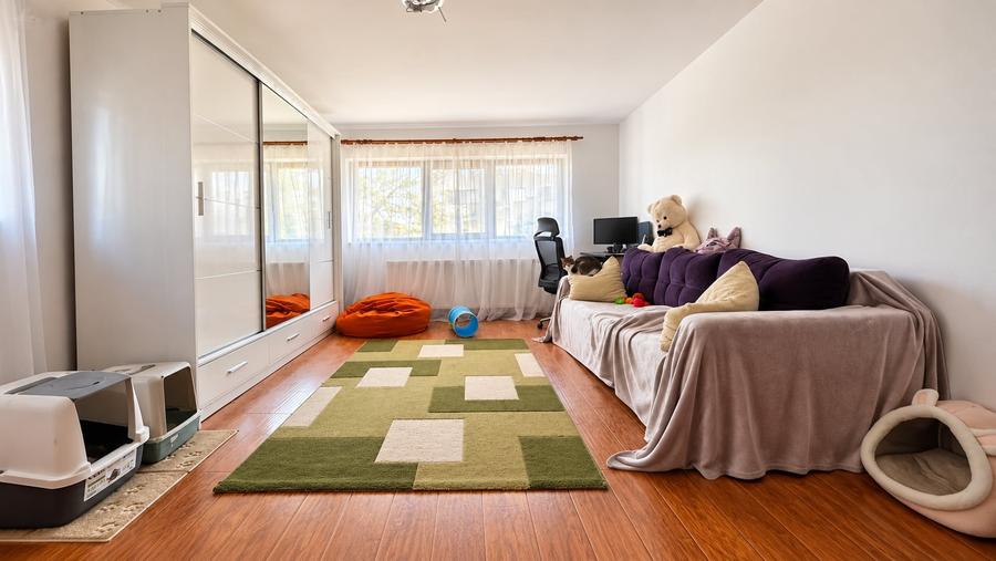 Apartament cu 3 camere semidecomandat în Braytim