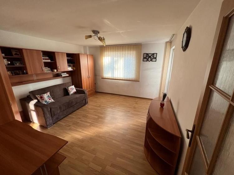 Garsonieră decomandată în Central