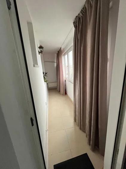 Apartament cu 3 camere semidecomandat, mobilat în Dristor
