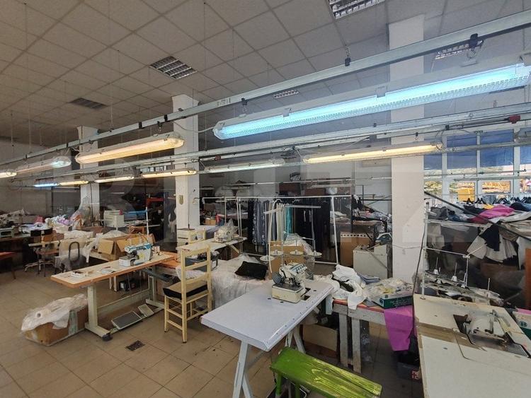 Spațiu comercial, de 400 mp, în Jibou
