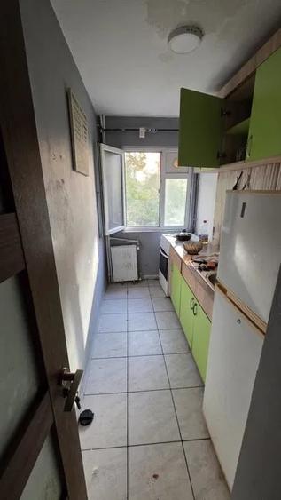 Apartament cu 3 camere semidecomandat, mobilat în Km 4-5 — fotografia 3