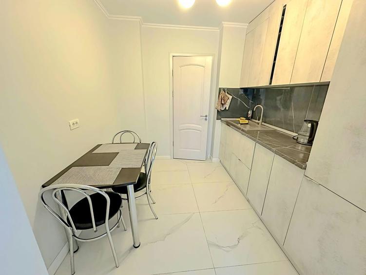 Apartament cu 2 camere decomandat, mobilat în Casa de Cultură