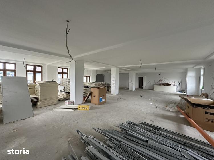 Spațiu comercial, de 936 mp, în Valea Călugărească