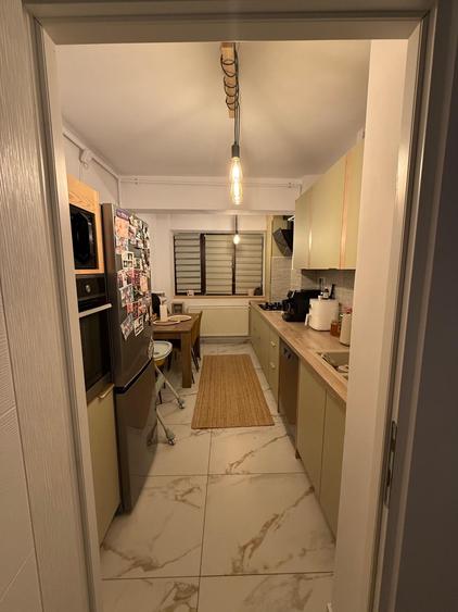 Apartament cu 3 camere semidecomandat în Doamna Ghica