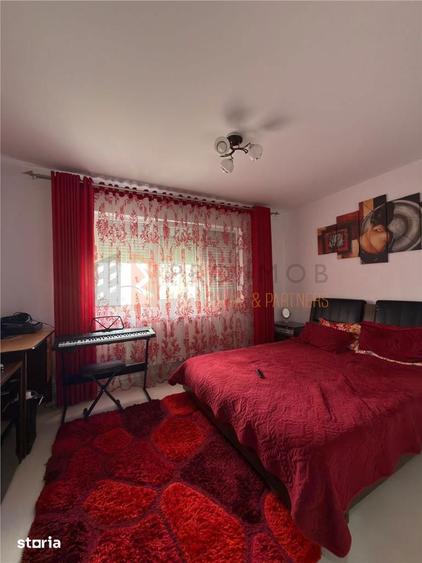 Apartament 3 camere cf 1 semidecomandat zona Micro 3 - 4