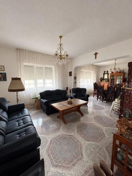 Casă cu 4 camere în Șega