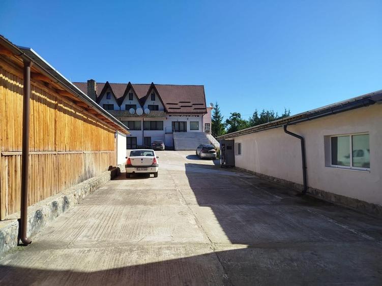 Casă cu 35 camere cu Canalizare în Sărișor