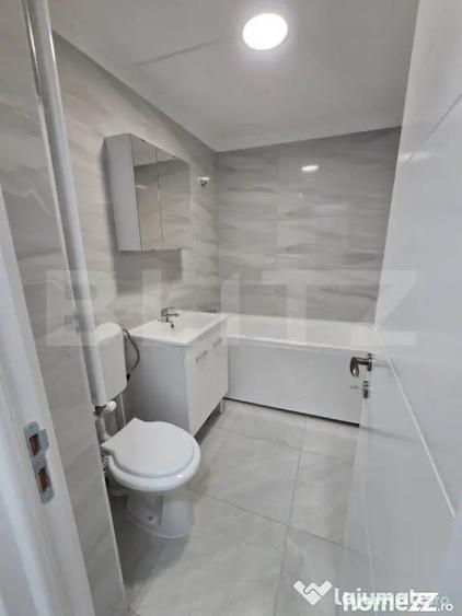 Apartament cu 3 camere decomandat în Sud