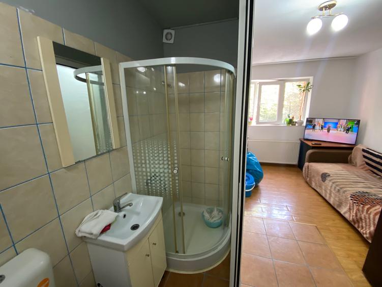 Proprietar garsoniera de vanzare etaj 1 UMT - 6