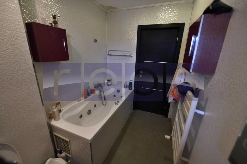 Casă individuală cu 5 camere cu Canalizare în Vatra Luminoasă