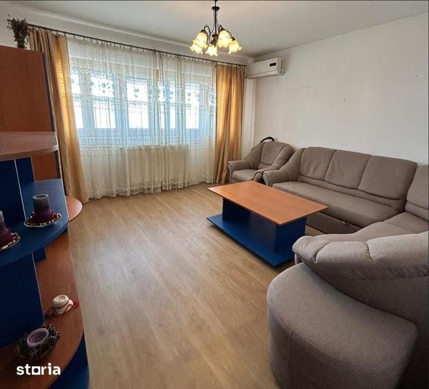 Apartament cu 5 camere în Podu Roș