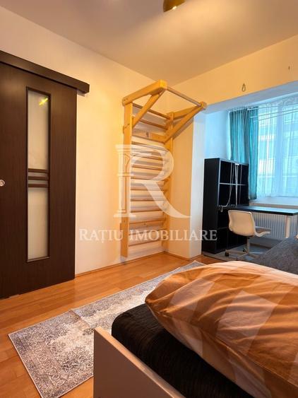 Apartament cu 2 camere semidecomandat, mobilat în Rogerius