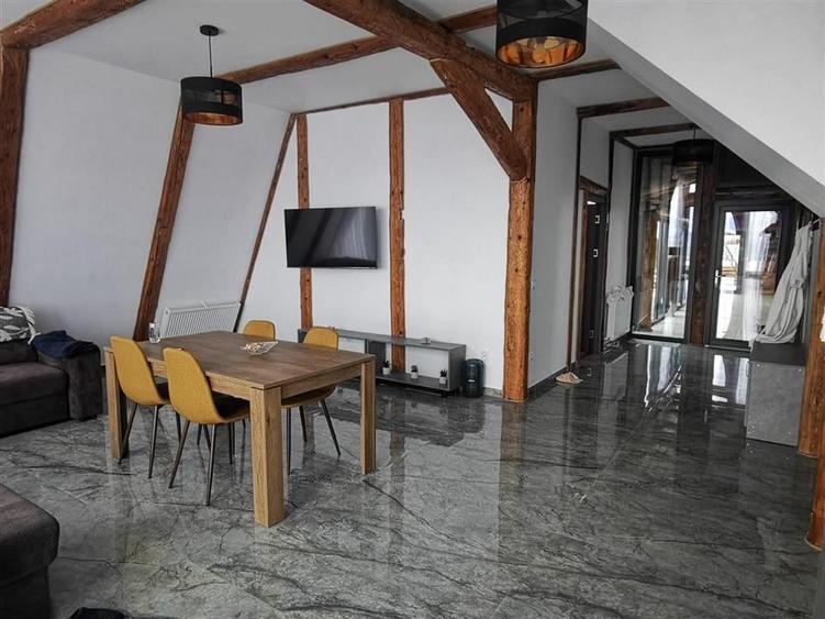 Casă individuală cu 6 camere cu Canalizare în Ipotești