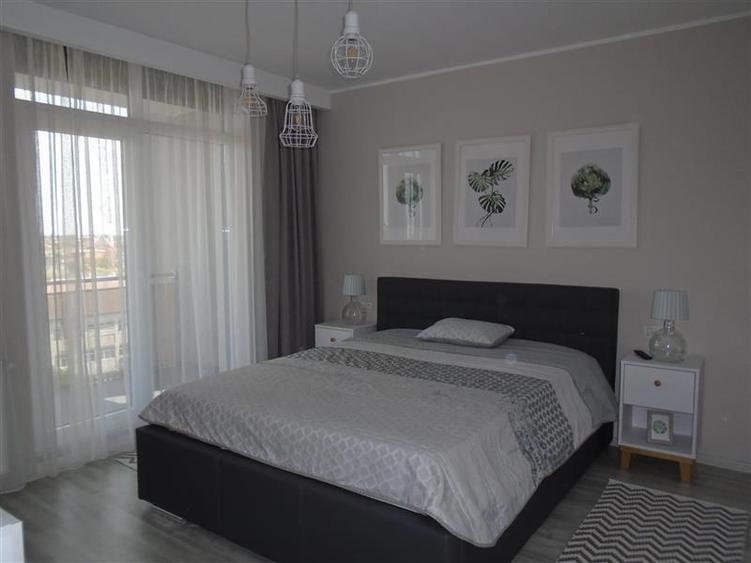 Apartament cu 3 camere decomandat, mobilat în Polivalentă