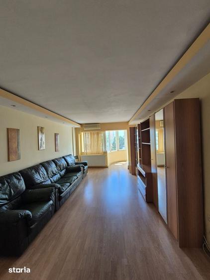 Apartament cu 3 camere decomandat, mobilat în Casa de Cultură