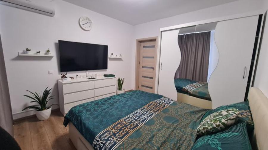 Apartament cu 3 camere semidecomandat în Republicii