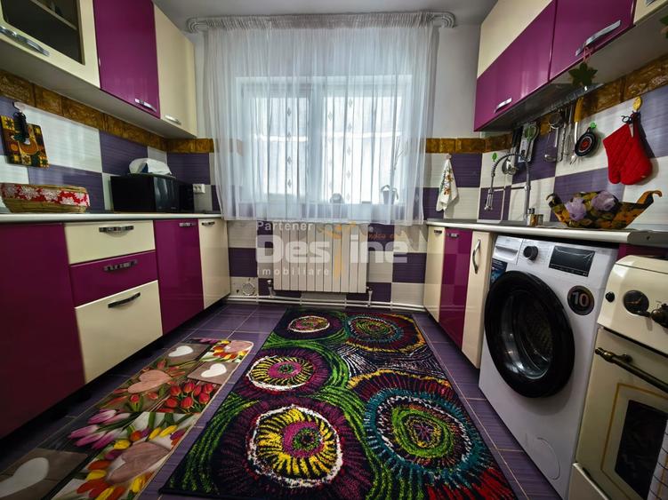 Casă individuală cu 5 camere cu Canalizare în Bălteni