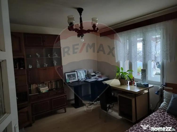 Casa / Vila cu 4 camere de vanzare - 1