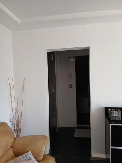 Apartament cu 3 camere decomandat, mobilat în Gorjului