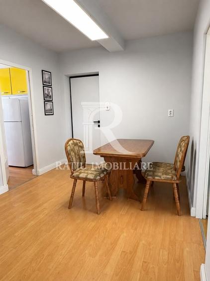 Apartament cu 3 camere decomandat, mobilat în Central