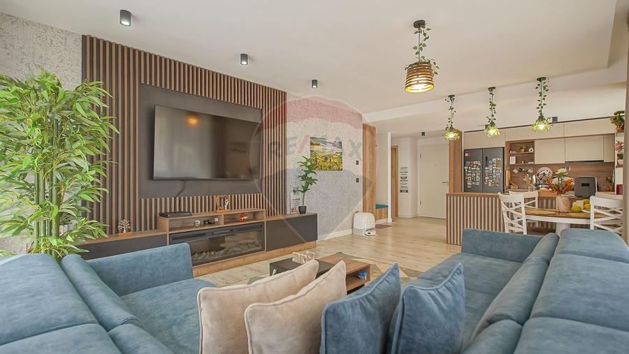 Penthouse cu 4 camere decomandat în Tractorul