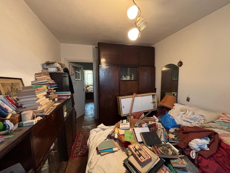 Apartament cu 3 camere semidecomandat în Gara de Nord