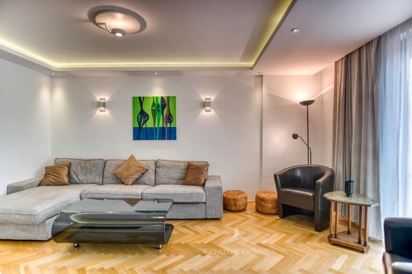 Apartament cu 4 camere semidecomandat, mobilat în Universitate