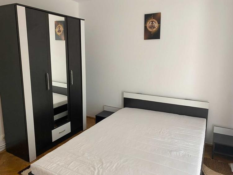 Apartament cu 3 camere decomandat în Soarelui