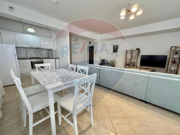 Apartament cu 3 camere decomandat, mobilat în Central