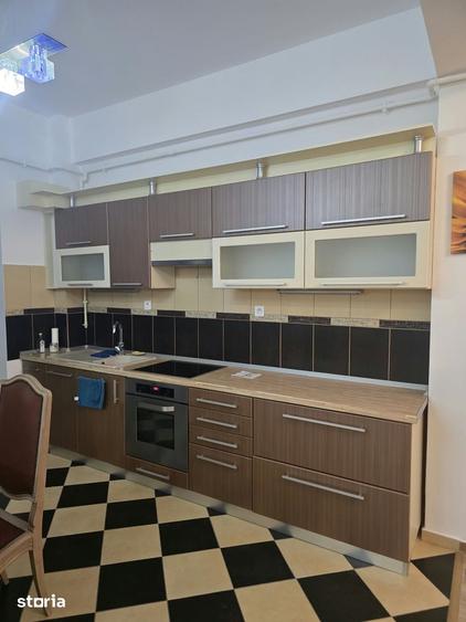 Apartament cu 4 camere în Micro 17
