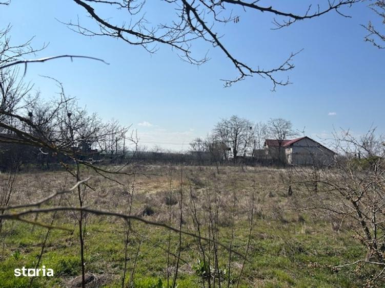 Teren de 1000 mp, în Corbu